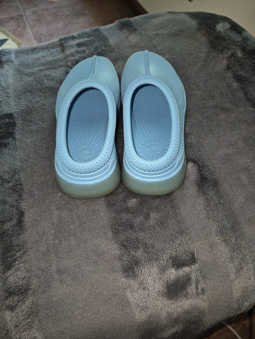 UGG 